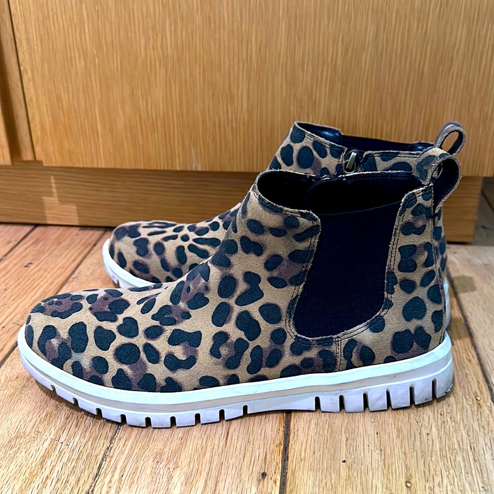 Blondo animal print booties 9M